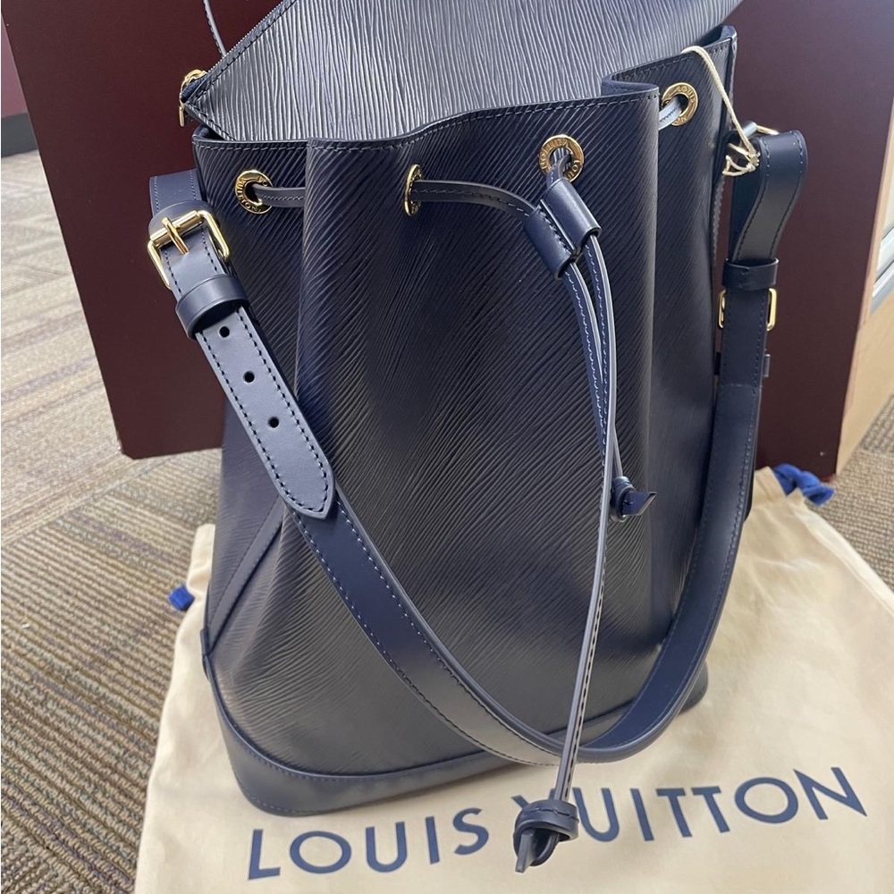 Aithentic Louis Vuitton Noe Mm NV2 Navy M24932 Tote hand bag
